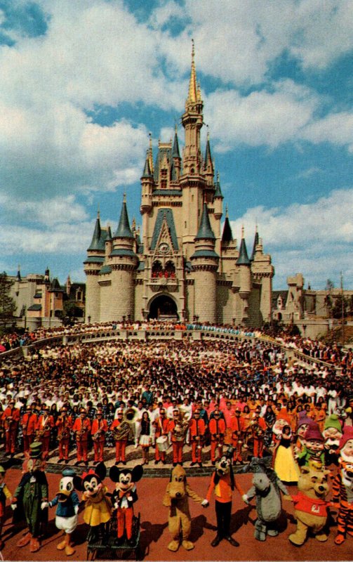 Florida Orlando Walt Disney World Cinderella Castle With Mickey Mouse and Cas...