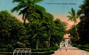 India A Scene in Victoria Gardens Bombay Bombay Mumbai Vintage Postcard 08.84