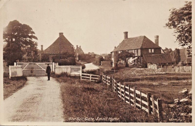 SMALL HYTHE KENT UK~THE TOLL GATE PHOTO POSTCARD 1916