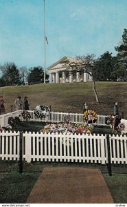 PRESIDENTS, 1950-1960s ; Grave of John F. Kennedy