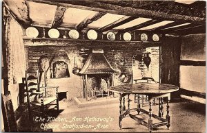 c1910 STRATFORD-ON-AVON ANN HATHAWAY'S COTTAGE THE KITCHEN POSTCARD 43-9