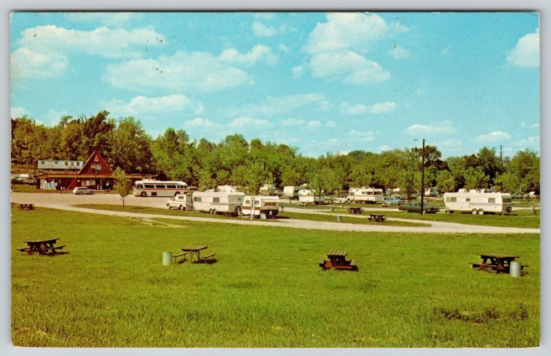 Goodlettsville TN~Nashville KOA Kampground~Travel Trailers~Greyhound Bus~1950s