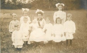 C-1910 Moher Large family Nine Children RPPC Photo Postcard 22-9602