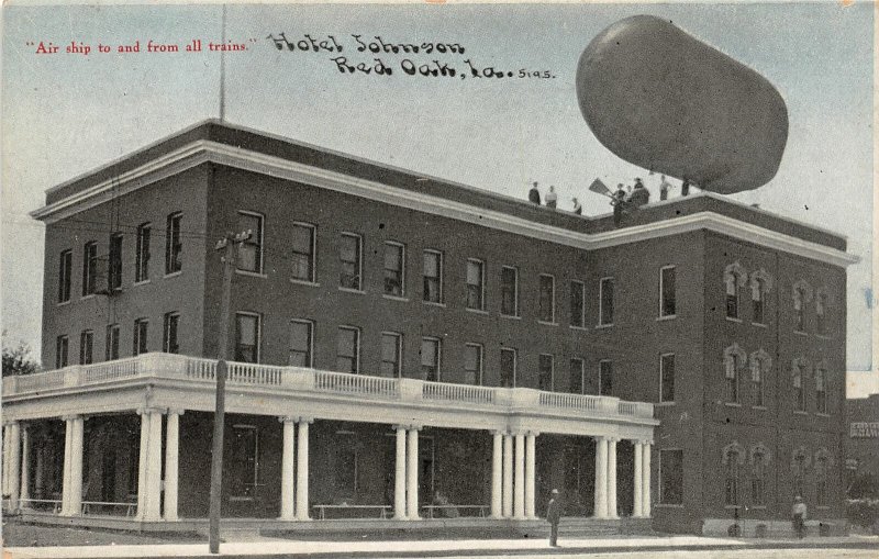 H40/ Red Oak Iowa Postcard c1910 Hotel Johnson Building Air Ship Blimp