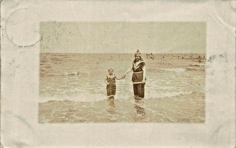 KNOCKE WEST FLANDERS BELGIUM~WOMAN & GIRL-LA PLAGE-1906 PHOTO POSTCARD