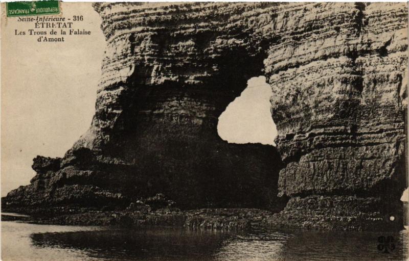 CPA ETRETAT-Les Trous de la Falaise d'Amont (269840)