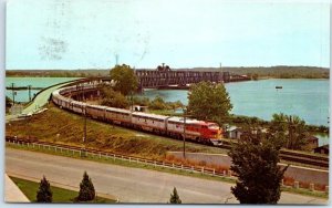 Postcard - Leaving Santa Fe Bridge Over Mississippi River At Fort Madison, Iowa