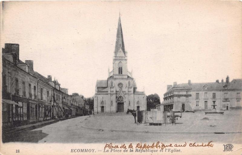 ECOMMOY SARTHE FRANCE LA PLACE DE LA REPUBLIQUE EL L'ENGLISE POSTCARD 1910s