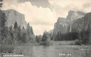 RPPC GATES OF YOSEMITE CALIFORNIA REAL PHOTO POSTCARD (c. 1916)