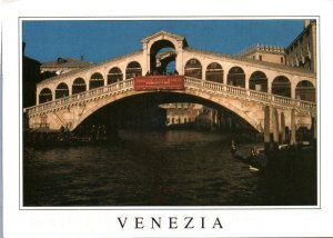 VINTAGE CONTINENTAL SIZE POSTCARD RIALTO BRIDGE AT VENICE ITALY