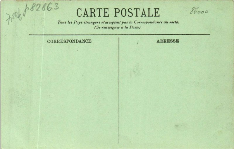CPA Poitou-Ch. Vienne POITIERS Place d'Armes (982863)