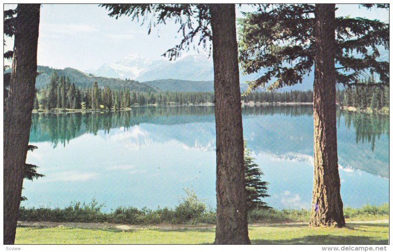 Lake Beauvert, Jasper Park, JASPER, Alberta, Canada, 40-60´s