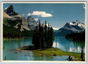 Maligne Lake, Jasper National Park, Alberta, Canada, Chrome Postcard