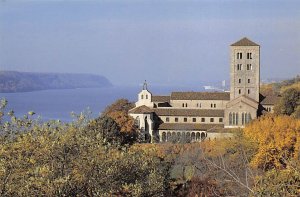 The Metropolitan Museum Of Art, Hudson River   