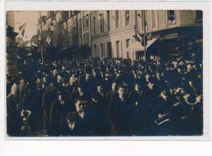 VIRE : manifestation? foule de gens, boutique de chaussures - tres bon etat