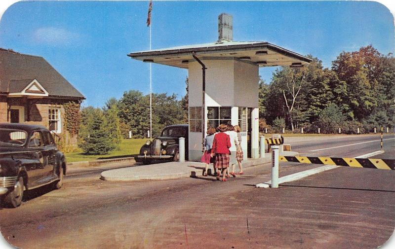 Thousand Islands New York~Toll Booth @ Canadian Side of Internat'l Bridge~1950s