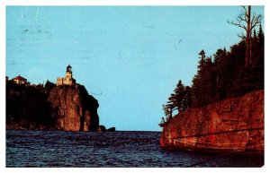 Postcard LIGHTHOUSE SCENE Duluth Minnesota MN AQ4131