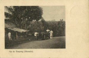 indonesia, CELEBES SULAWESI MANADO, Old Car at the Empong (1910s) Postcard