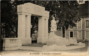 CPA AVALLON - Le Monument Commémoratif (658661)