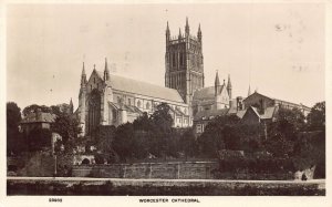 A242 England 1927 Worcester Cathedral vintage postcard