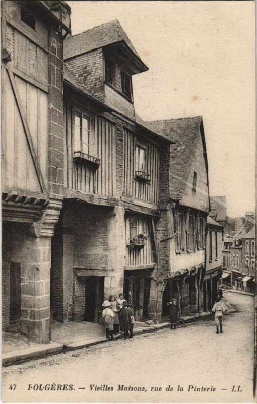 CPA Fougeres vieilles Maisons, rue de la Pinterie (1236552)