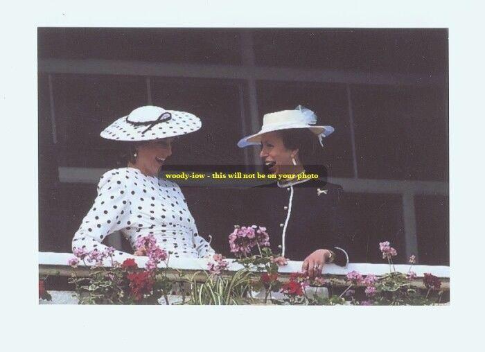 mm146 -Princess Diana & Princess Anne share joke at the races-Royalty photo 6x4