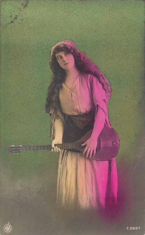 Lot of 4 postcards mandolin music instrument beauty lady portrait Romania c.1913