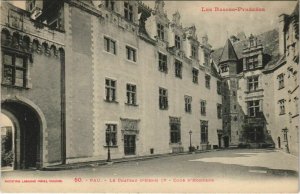 CPA PAU - Le Chateau d'Henri IV Cour d'Honneur (126700)