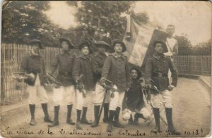 CPA carte photo COLOMBES La clique de la Levaloisienne 1913 (809954)