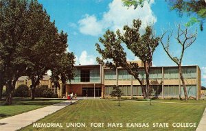 KS  FORT HAYS KANSAS STATE COLLEGE  Memorial Union~Students  ca1950's Postcard