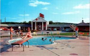 KING of PRUSSIA, PA   GENERAL LAFAYETTE  MOTEL Pool c1950s  Roadside  Postcard