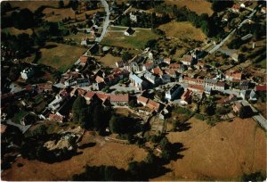 CPM Vallieres en Limousin Sur le route de Vassiviere (1274149)