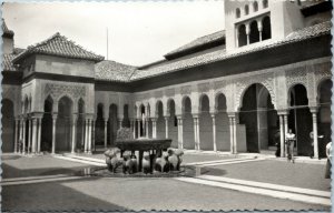 postcard Granada. Spain - RPPC Alhambra, Patio de los Leones