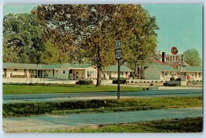 Vincennes Indiana Postcard R&M Motel Building Exterior View 1960 Vintage Antique