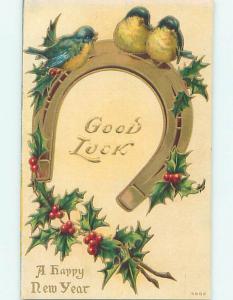 Pre-Linen new year THREE CUTE BIRDS SITTING ON LUCKY HORSESHOE WITH HOLLY HQ8087