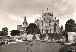 VINTAGE POSTCARD DUMFERMLINE ABBEY KIRK FIFE SCOTLAND REAL PHOTO POSTCARD