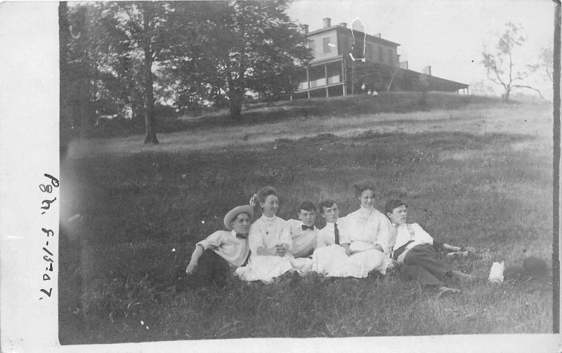 F19/ Pittsburgh Pennsylvania RPPC Postcard 1907 Home Well-Dressed People