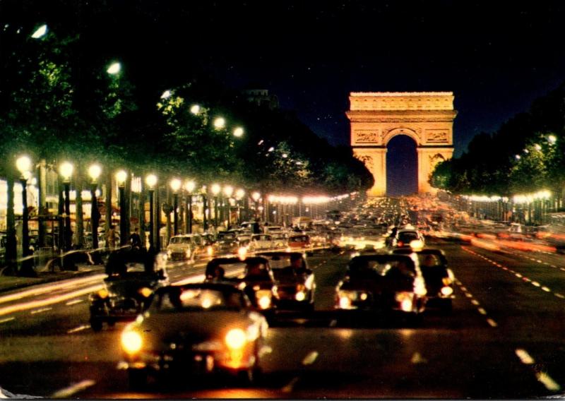 France Paris Les Champs-Elysees et l'Arc de Triomphe 1978