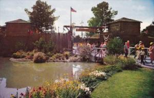 Disneyland Frontierland Entrance
