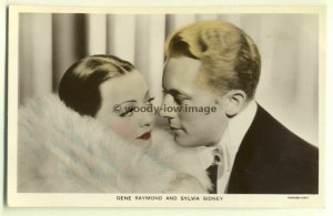 b0922 - Gene Raymond & Sylvia Sidney - Picturegoer Film Partners postcard PC154