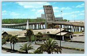 2 Postcards CLEARWATER BEACH, Florida FL~ Roadside FISHERMAN'S WHARF RESTAURANT