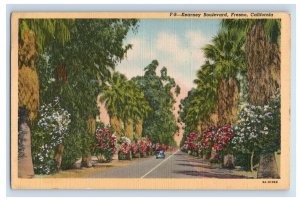 Vintage Kearney Boulevard Fresno Claifornia. Postcard P167E