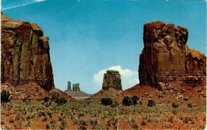 Monument Valley, Arizona-Utah border, Hollywood Western movies, Navajo Postcard