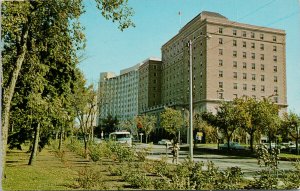 Regina Saskatchewan Victoria Avenue looking East Unused Vintage Postcard E99