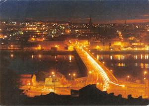 B102164 derry historical city reflections on the river  northern ireland