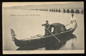 Venezia. Gondola con felze e ponte della ferrovia. Luigi Alzetta ved. Zanco ed.