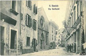 03706 VINTAGE POSTCARD: UDINE - SAN DANIELE: VIA GARIBALDI-