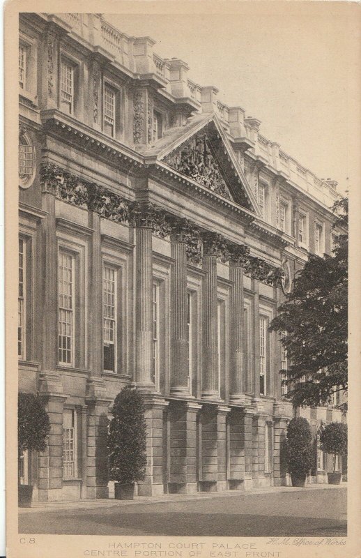 Middlesex Postcard - Hampton Court Palace - Centre Portion of East Front  ZZ1986