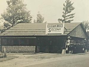 Postcard  Antique View of  Cars gassing up at Riverview Filling Station in NH U9