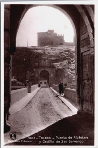 Spain Toledo Puente de Alcantara y Castillo de San Servando Vintage RPPC C110